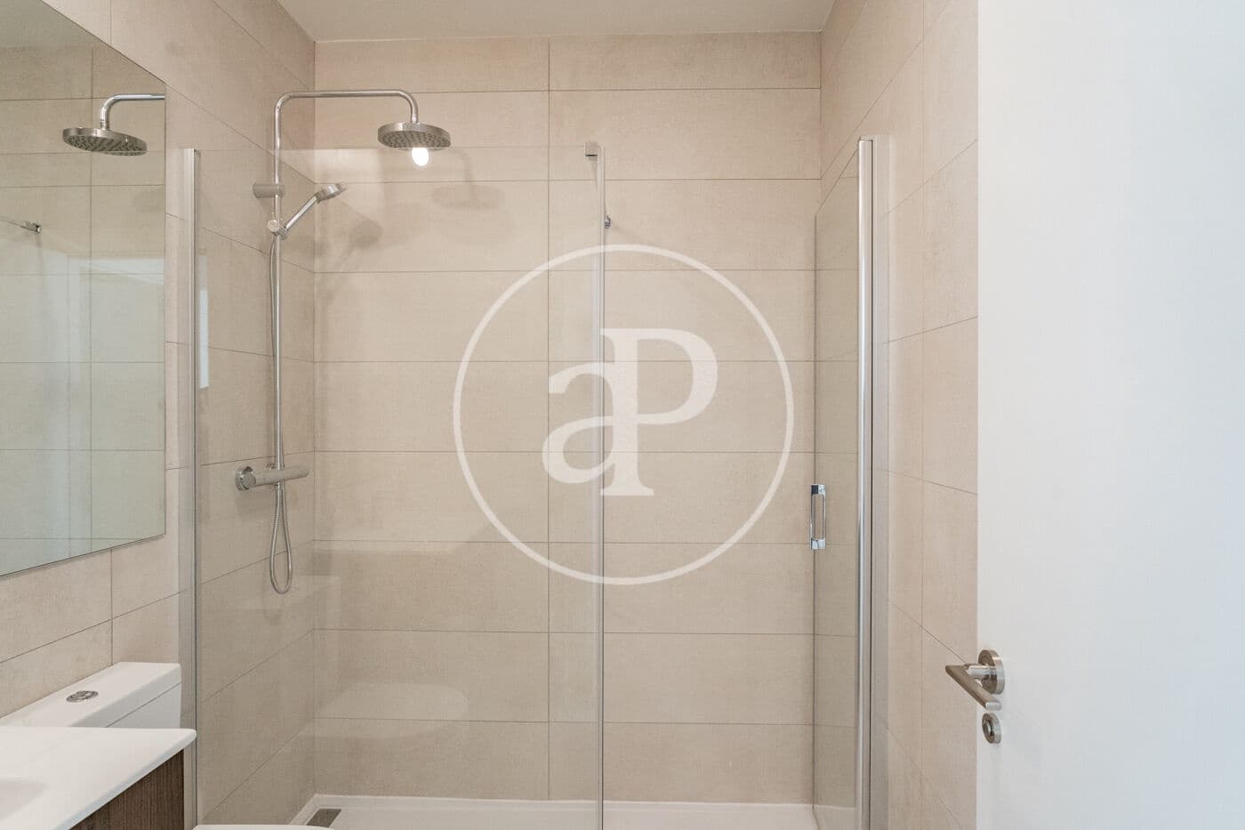 Apartment for sale in Madrid city with pool - € 850,000 (Ref: 9698844)