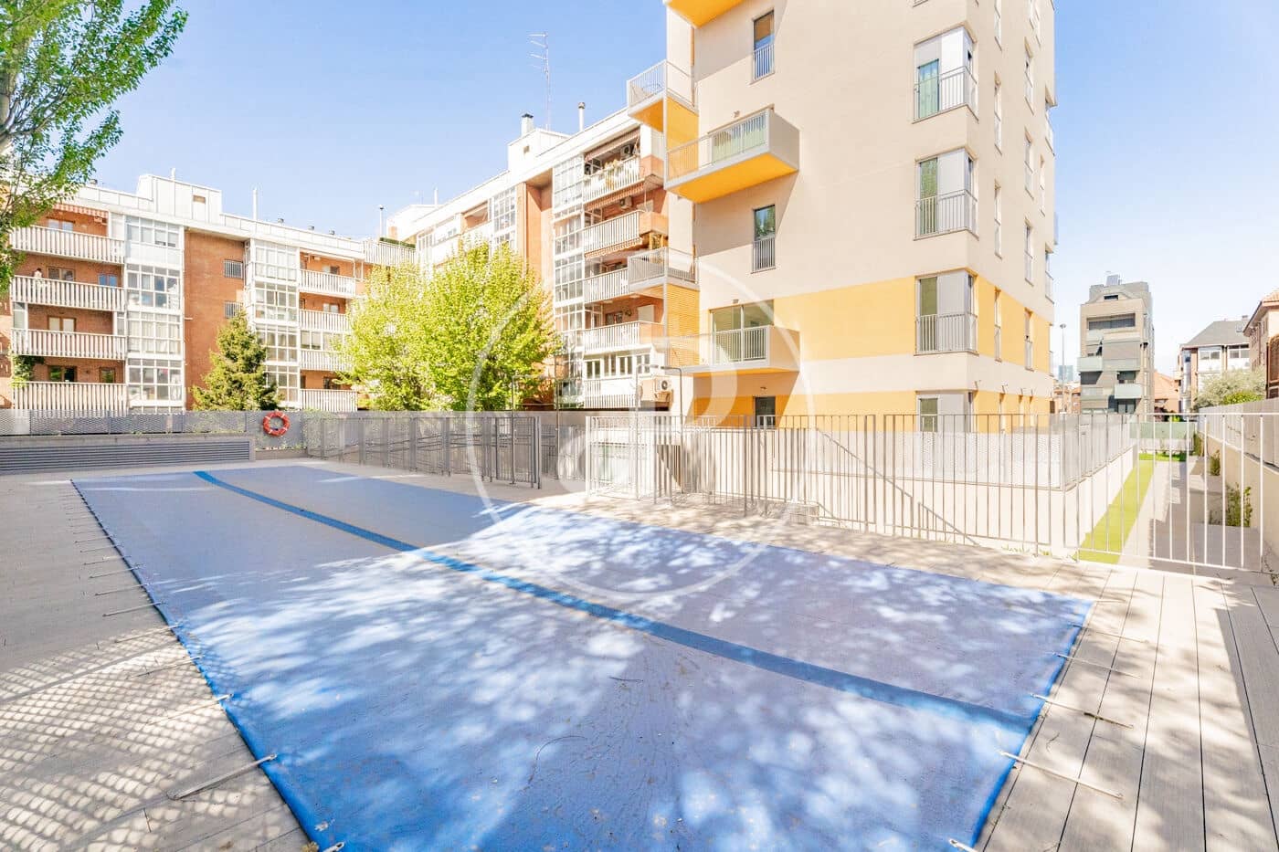 Apartment for sale in Madrid city with pool - € 850,000 (Ref: 9698844)