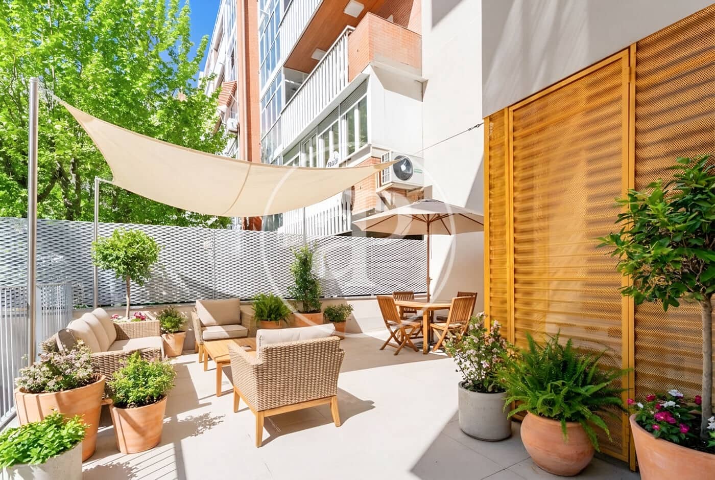 Apartment for sale in Madrid city with pool - € 850,000 (Ref: 9698844)