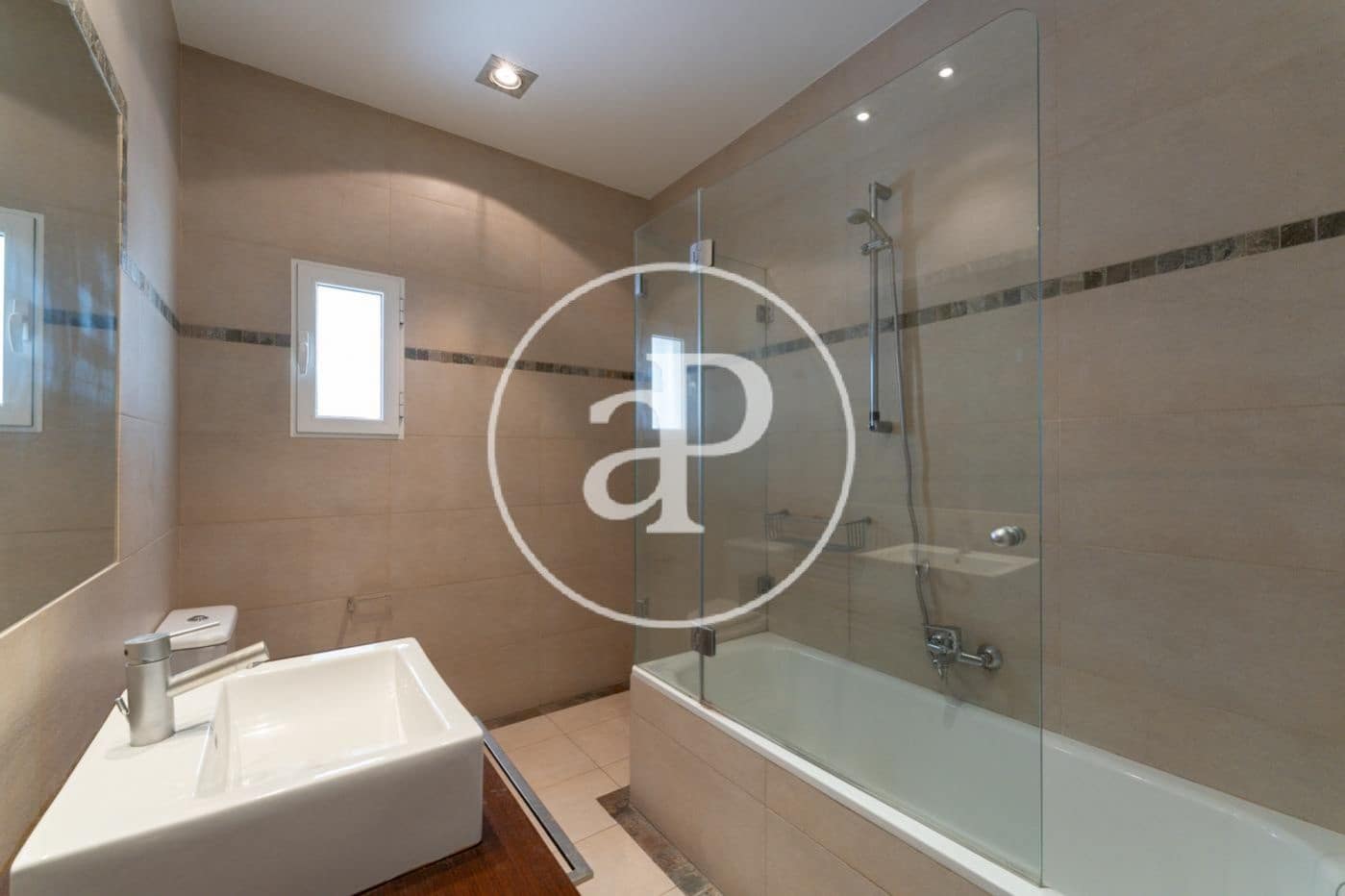 2 bedroom Apartment for rent in Madrid city - € 1,950 (Ref: 9701647)