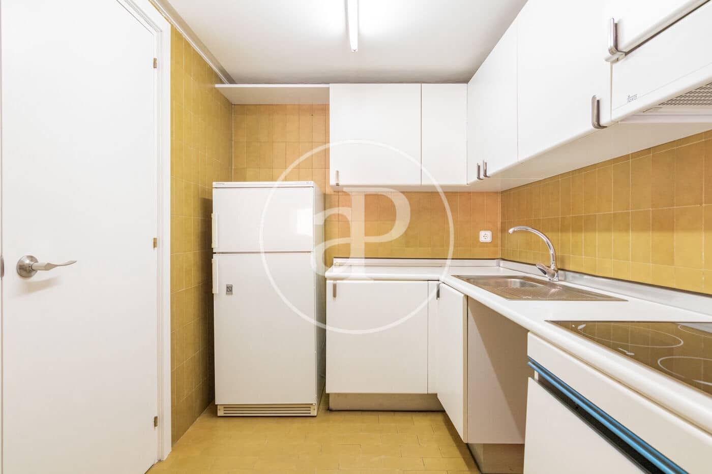 2 slaapkamer Appartement te huur in Madrid stad - € 1.900 (Ref: 9711984)