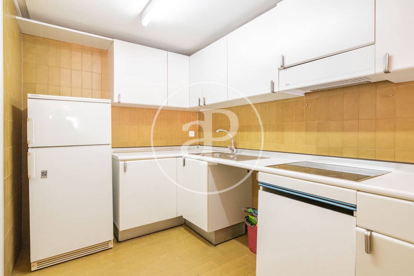 2 slaapkamer Appartement te huur in Madrid stad - € 1.900 (Ref: 9711984)