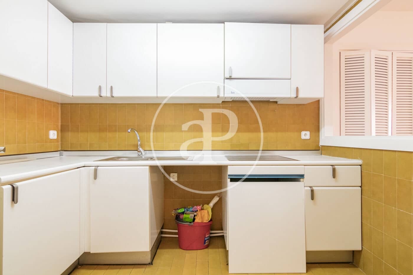 2 slaapkamer Appartement te huur in Madrid stad - € 1.900 (Ref: 9711984)