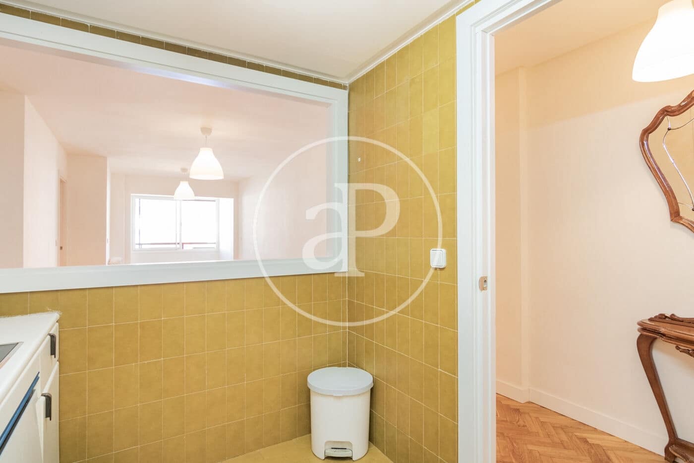 2 slaapkamer Appartement te huur in Madrid stad - € 1.900 (Ref: 9711984)