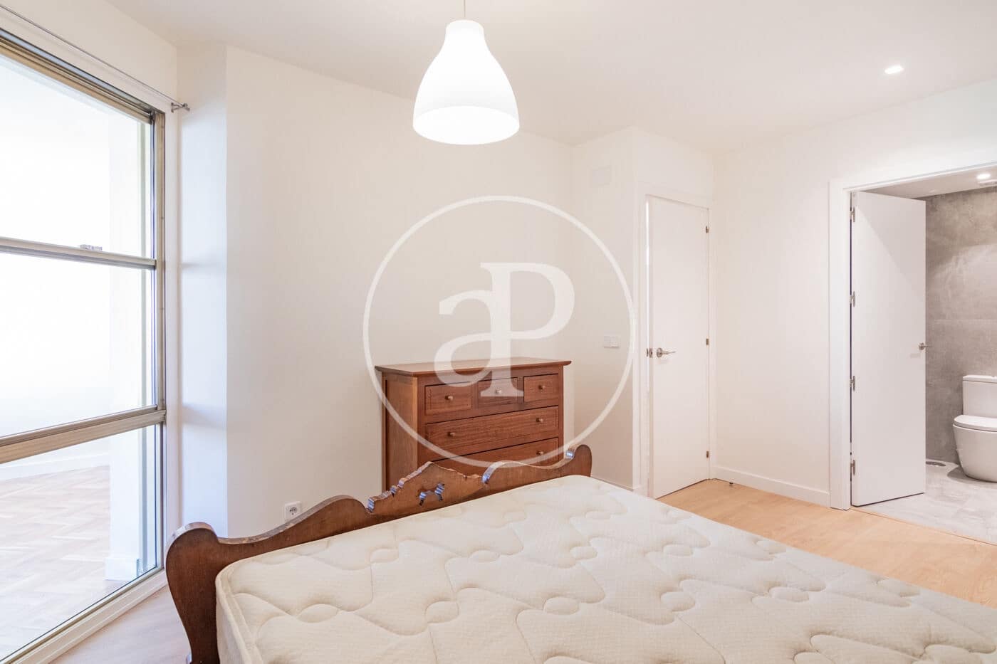 2 slaapkamer Appartement te huur in Madrid stad - € 1.900 (Ref: 9711984)