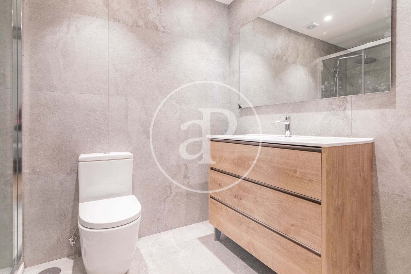 2 slaapkamer Appartement te huur in Madrid stad - € 1.900 (Ref: 9711984)