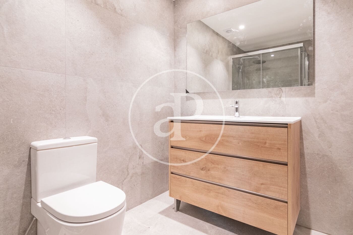 2 slaapkamer Appartement te huur in Madrid stad - € 1.900 (Ref: 9711984)