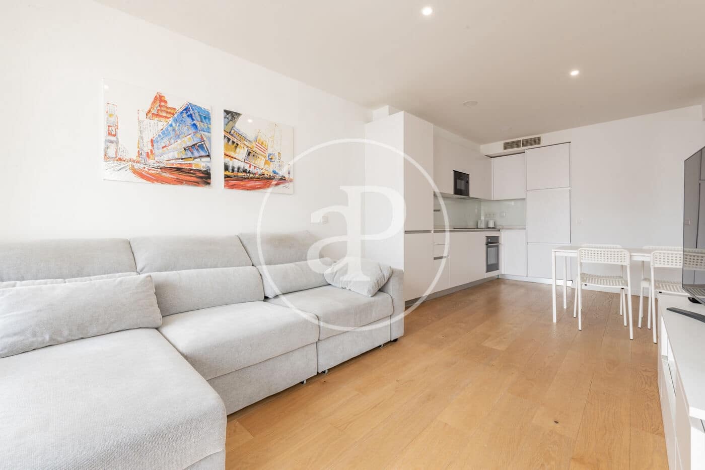 2 bedroom Apartment for rent in Madrid city with pool - € 3,100 (Ref: 9711987)