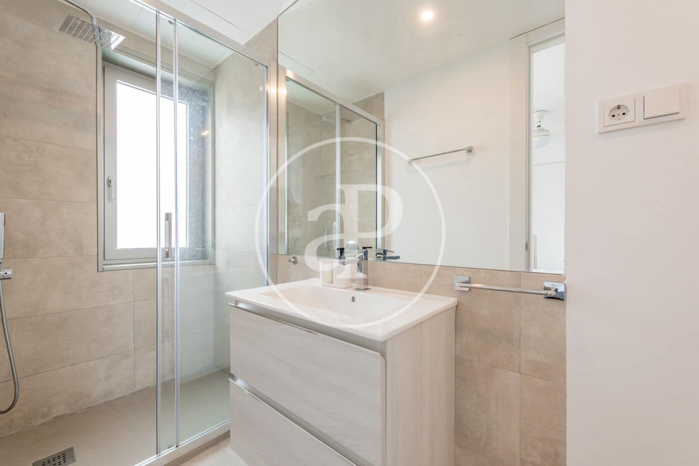 2 bedroom Apartment for rent in Madrid city with pool - € 3,100 (Ref: 9711987)