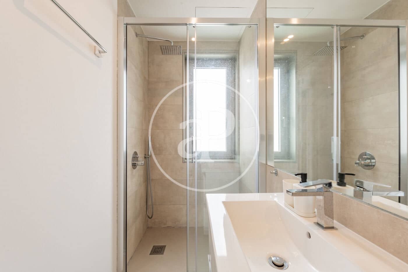 2 bedroom Apartment for rent in Madrid city with pool - € 3,100 (Ref: 9711987)