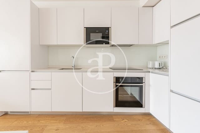 2 slaapkamer Appartement te huur in Argüelles, Madrid stad met zwembad - € 3.100 (Ref: 9711987)