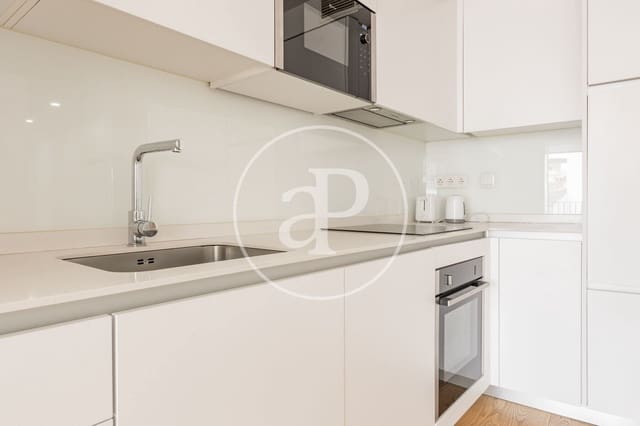 2 slaapkamer Appartement te huur in Argüelles, Madrid stad met zwembad - € 3.100 (Ref: 9711987)