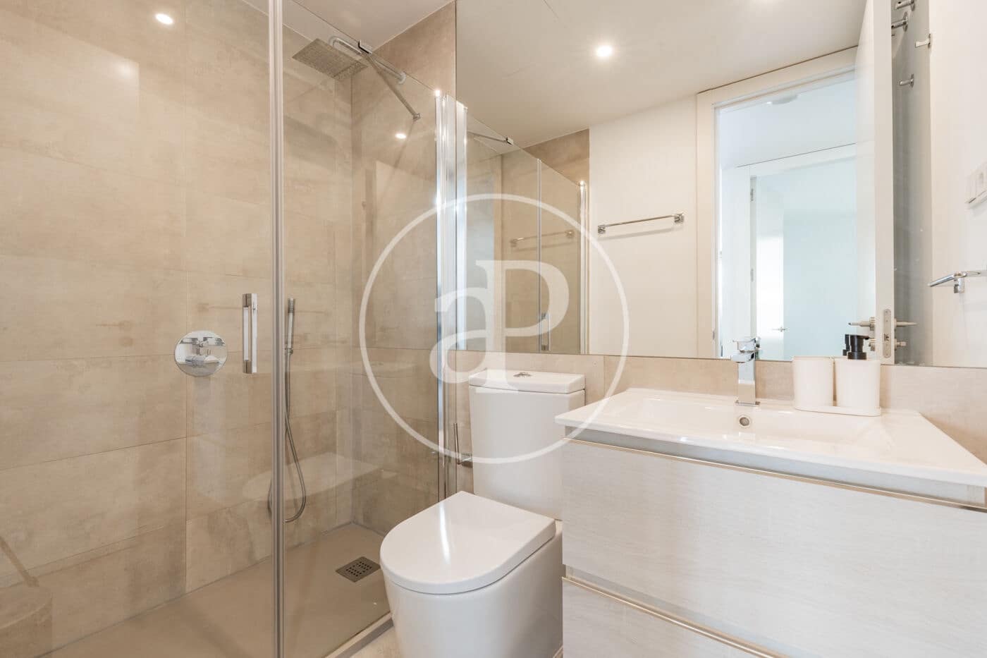 2 bedroom Apartment for rent in Madrid city with pool - € 3,100 (Ref: 9711987)