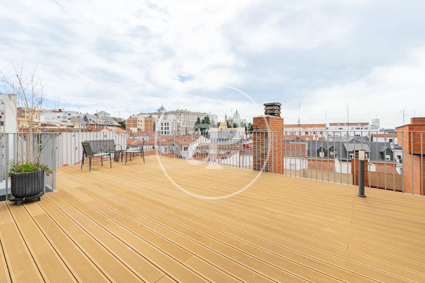 2 bedroom Apartment for rent in Madrid city with pool - € 3,100 (Ref: 9711987)