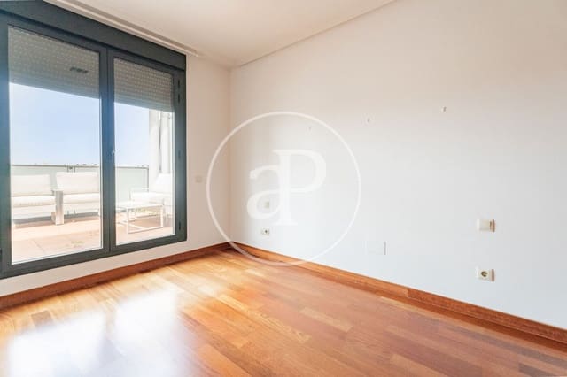 2 bedroom Penthouse for sale in Legazpi, Madrid city with pool - € 780,000 (Ref: 9714945)
