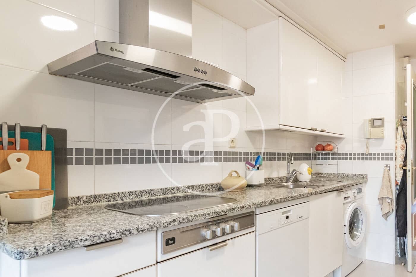 3 sovrum Lägenhet till salu i Madrid stad med pool - 870 000 € (Ref: 9714950)