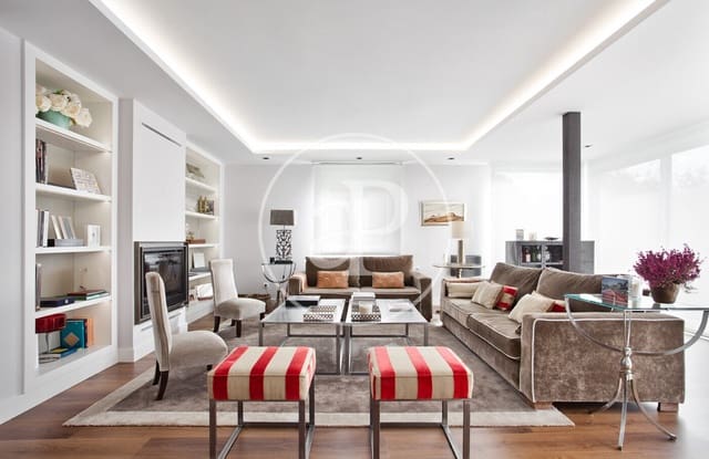 5 soveværelse Villa til salg i Fuente del Fresno, San Sebastián de los Reyes med swimmingpool - € 1.695.000 (Ref: 9726648)