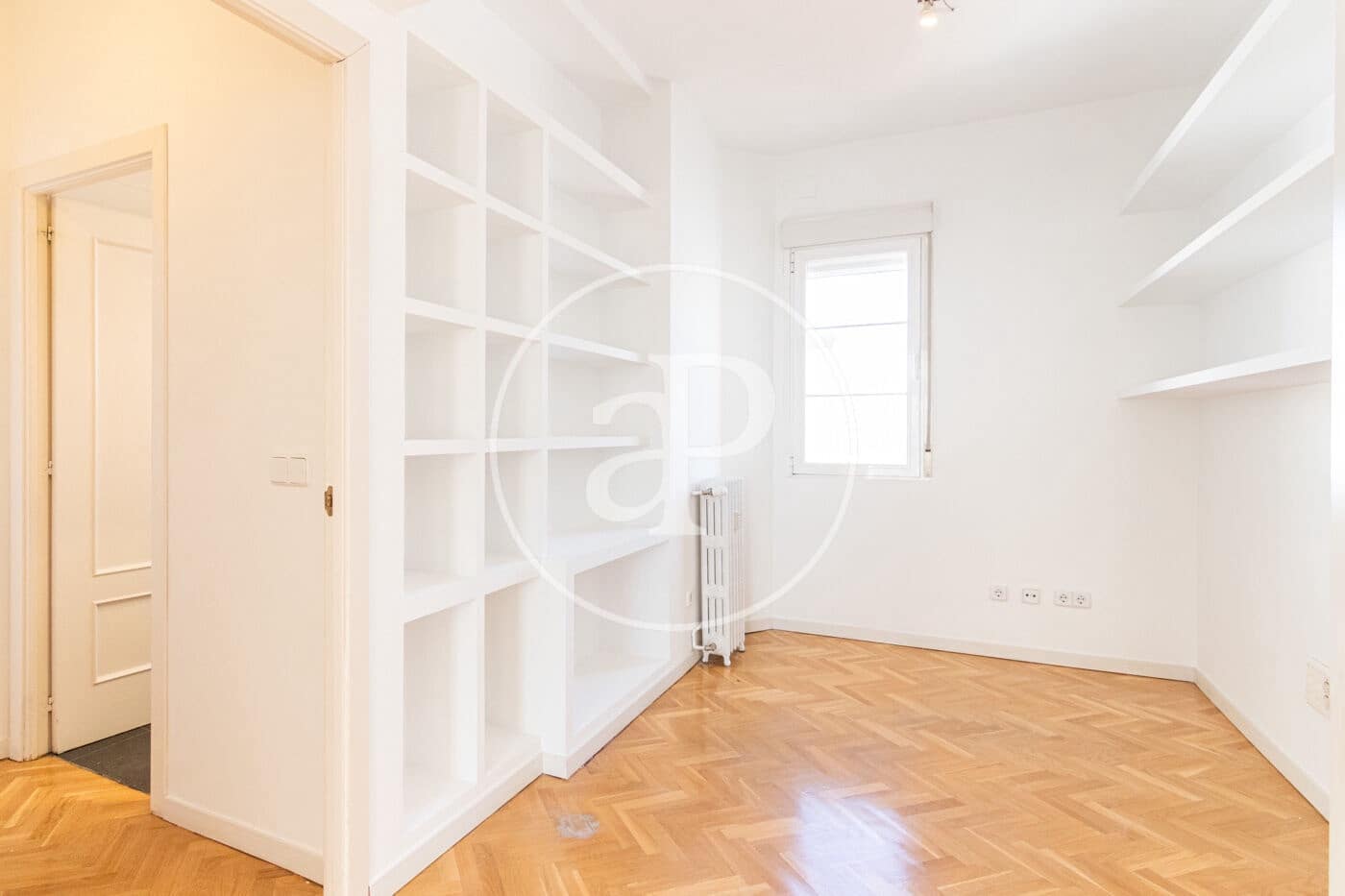3 soverom Leilighet til leie i Madrid by - € 2 700 (Ref: 9726649)