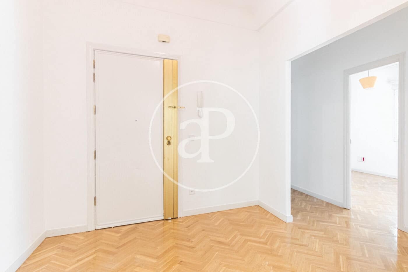 3 soverom Leilighet til leie i Madrid by - € 2 700 (Ref: 9726649)