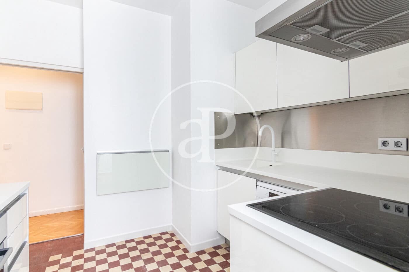3 soverom Leilighet til leie i Madrid by - € 2 700 (Ref: 9726649)