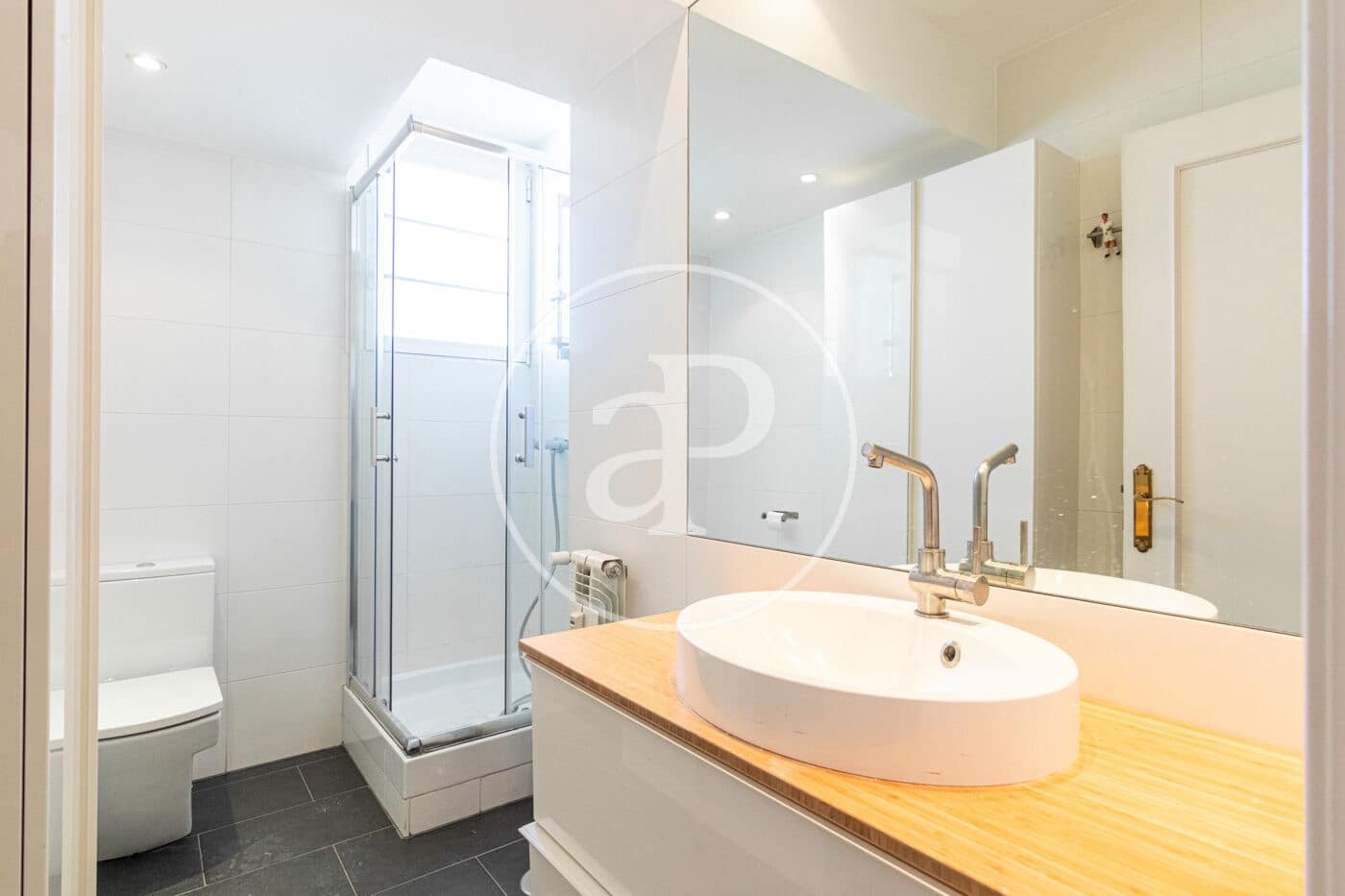 3 soverom Leilighet til leie i Madrid by - € 2 700 (Ref: 9726649)