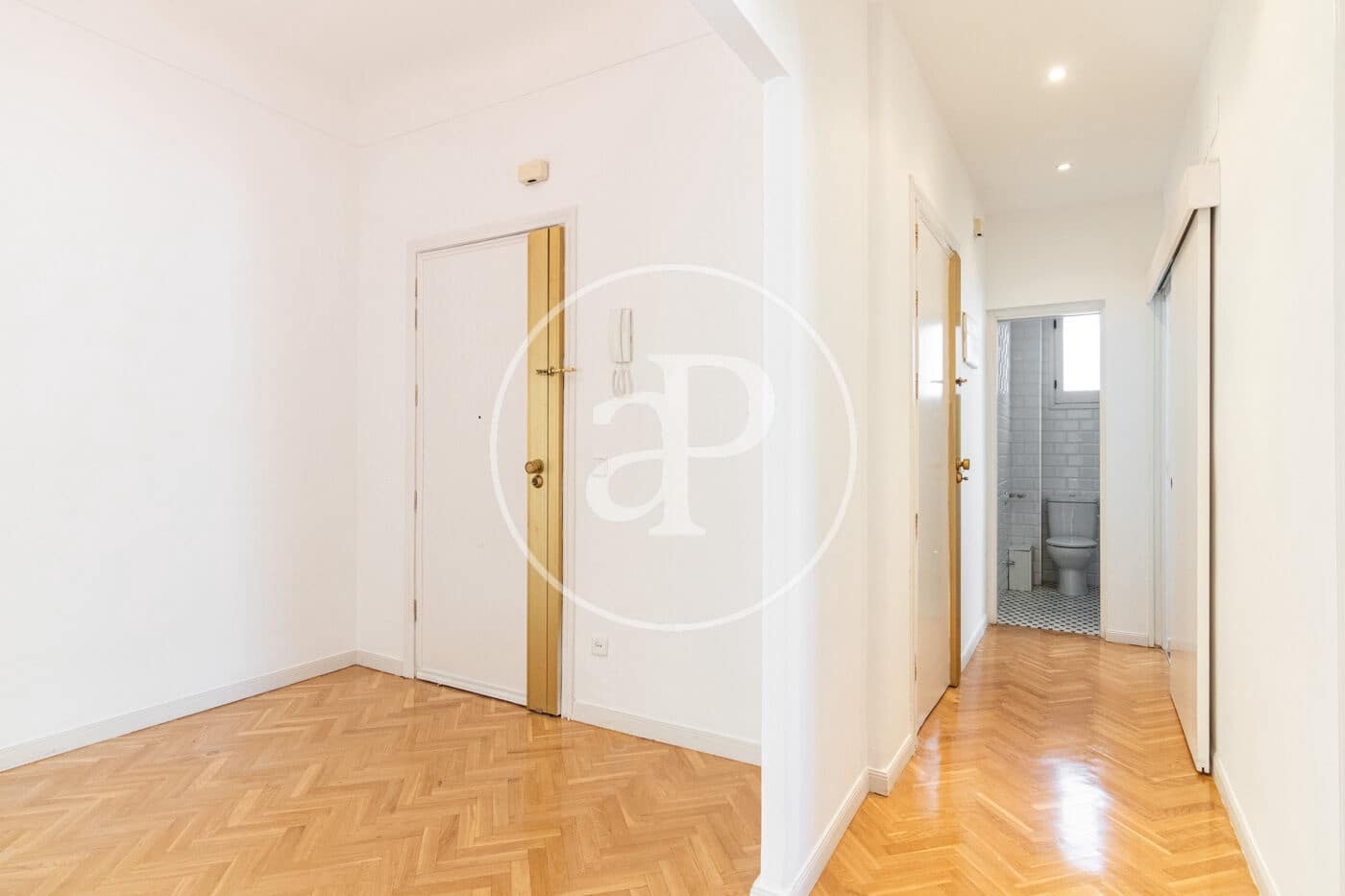 3 soverom Leilighet til leie i Madrid by - € 2 700 (Ref: 9726649)