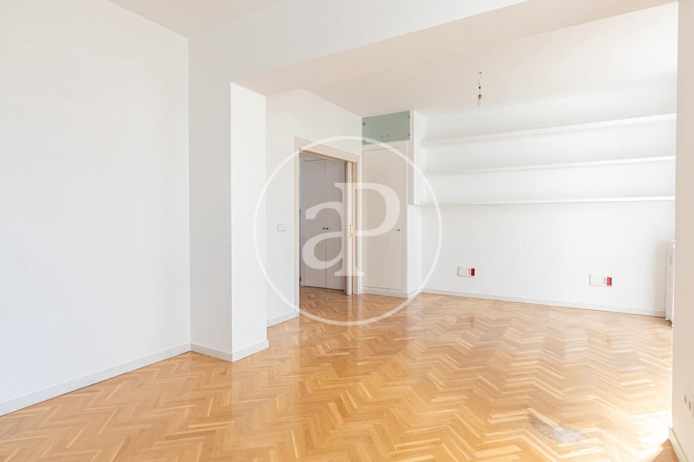 3 soverom Leilighet til leie i Madrid by - € 2 700 (Ref: 9726649)
