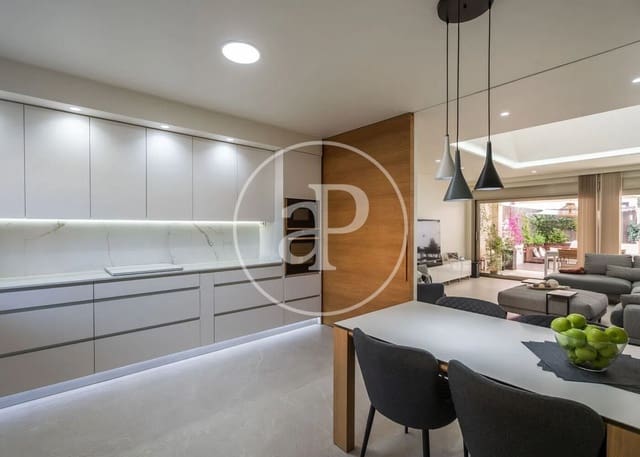 4 bedroom Villa for sale in Valdefuentes, Madrid city with pool - € 1,595,000 (Ref: 9732132)