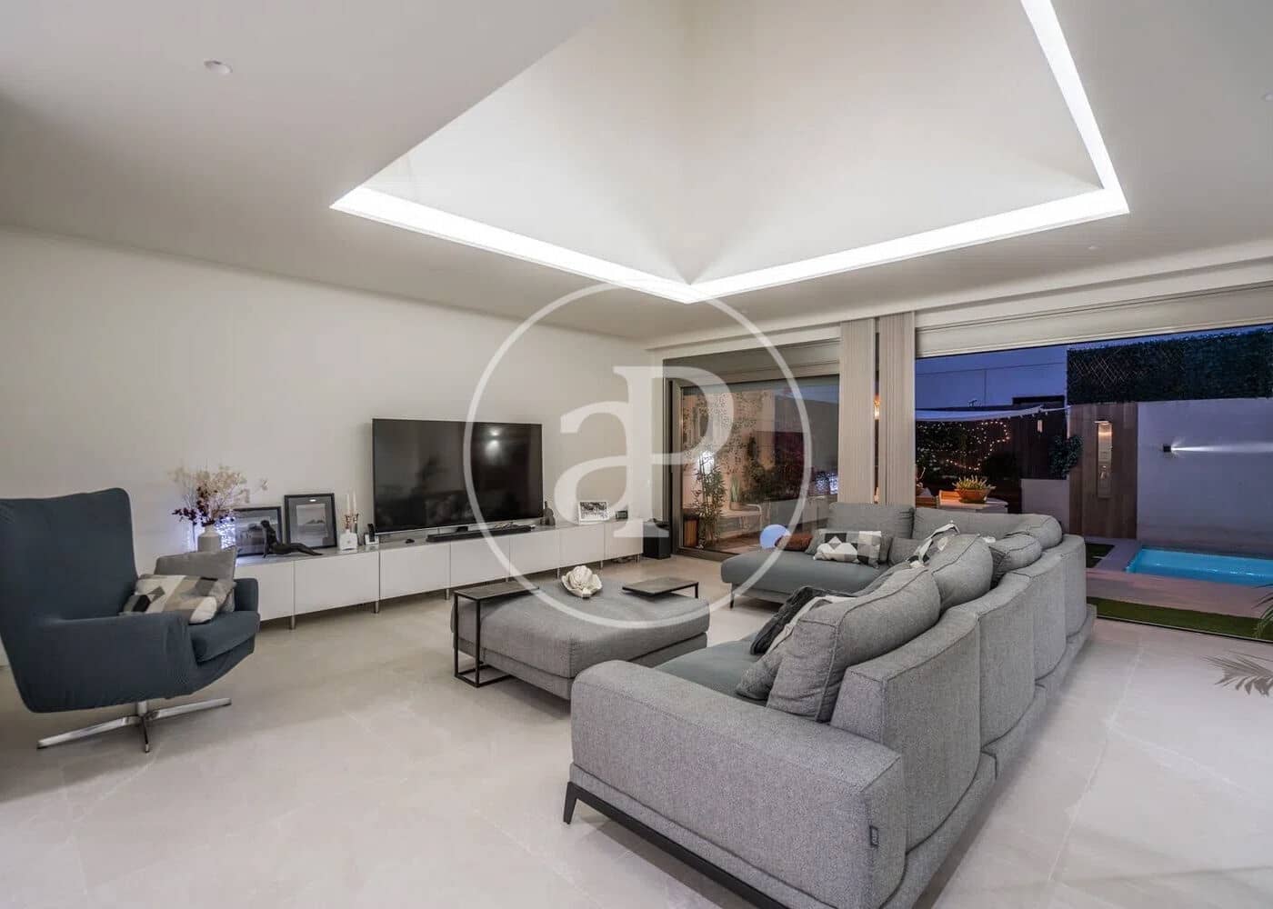 4 bedroom Villa for sale in Madrid city with pool - € 1,595,000 (Ref: 9732132)