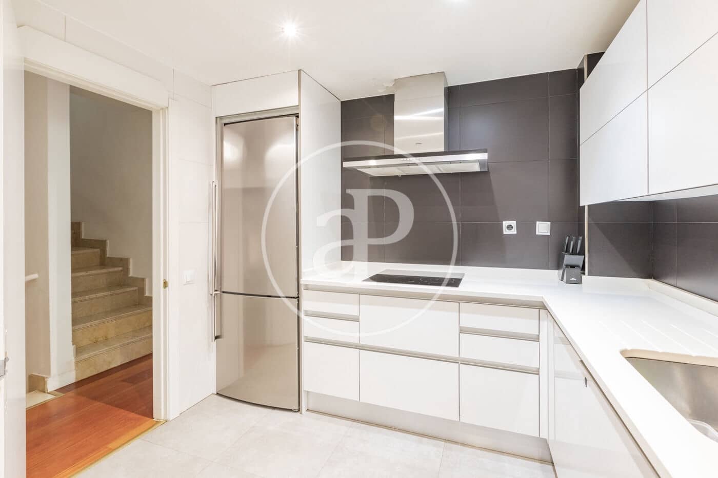 4 bedroom Villa for sale in San Sebastian de los Reyes with pool - € 775,000 (Ref: 9735597)