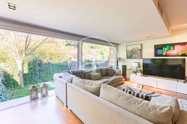 4 makuuhuone Huvila myytävänä paikassa San Sebastián de los Reyes mukana uima-altaan - 795 000 € (Ref: 9735597)