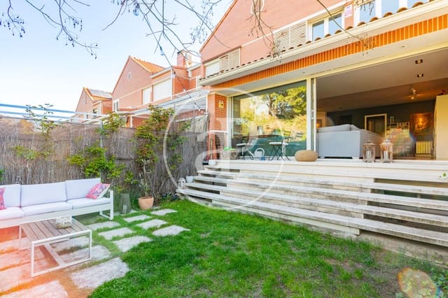 4 makuuhuone Huvila myytävänä paikassa San Sebastián de los Reyes mukana uima-altaan - 795 000 € (Ref: 9735597)