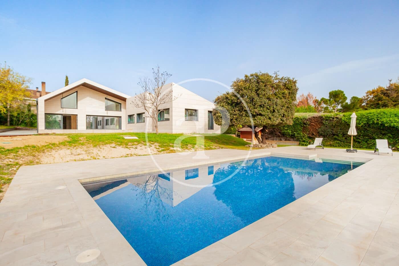 5 bedroom Villa for sale in Pozuelo de Alarcon with pool - € 4,200,000 (Ref: 9738573)