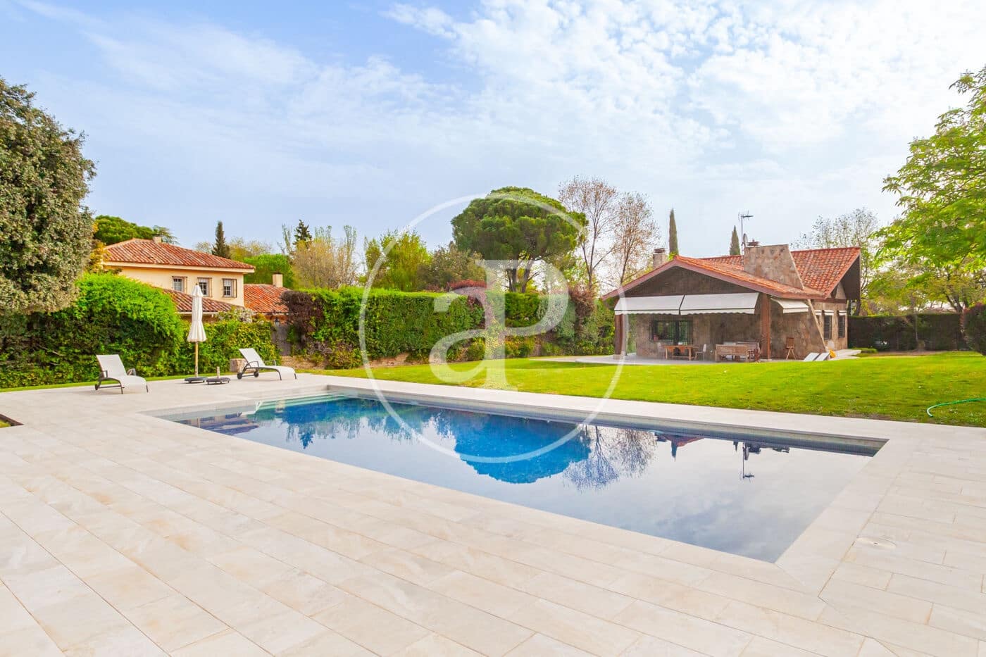 5 bedroom Villa for sale in Pozuelo de Alarcon with pool - € 4,200,000 (Ref: 9738573)