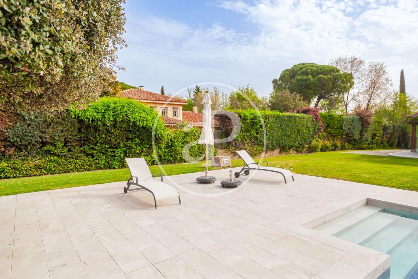 5 bedroom Villa for sale in Pozuelo de Alarcon with pool - € 4,200,000 (Ref: 9738573)