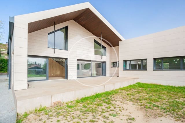 Chalet de 5 habitaciones en Pozuelo de Alarcón en venta con piscina - 4.200.000 € (Ref: 9738573)