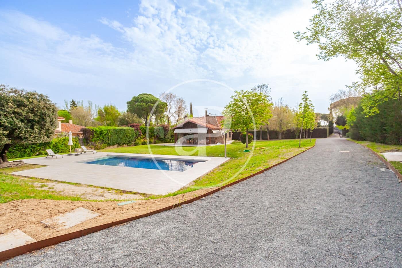 5 bedroom Villa for sale in Pozuelo de Alarcon with pool - € 4,200,000 (Ref: 9738573)