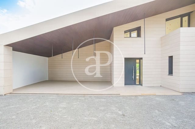 Chalet de 5 habitaciones en Pozuelo de Alarcón en venta con piscina - 4.200.000 € (Ref: 9738573)