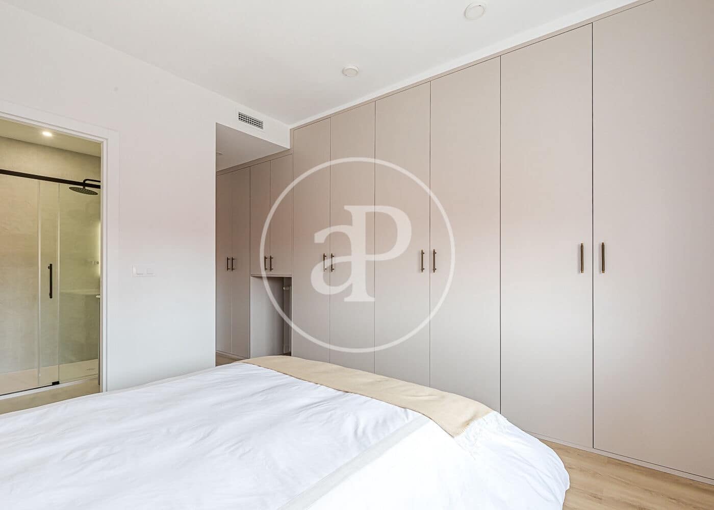 4 soveværelse Lejlighed til salg i Madrid by - € 1.350.000 (Ref: 9748074)