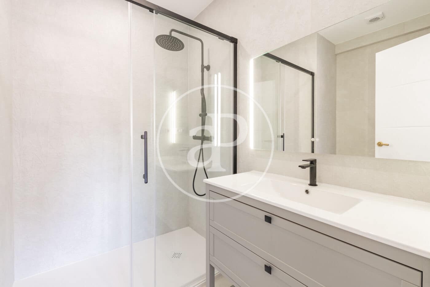 4 soveværelse Lejlighed til salg i Madrid by - € 1.290.000 (Ref: 9748074)