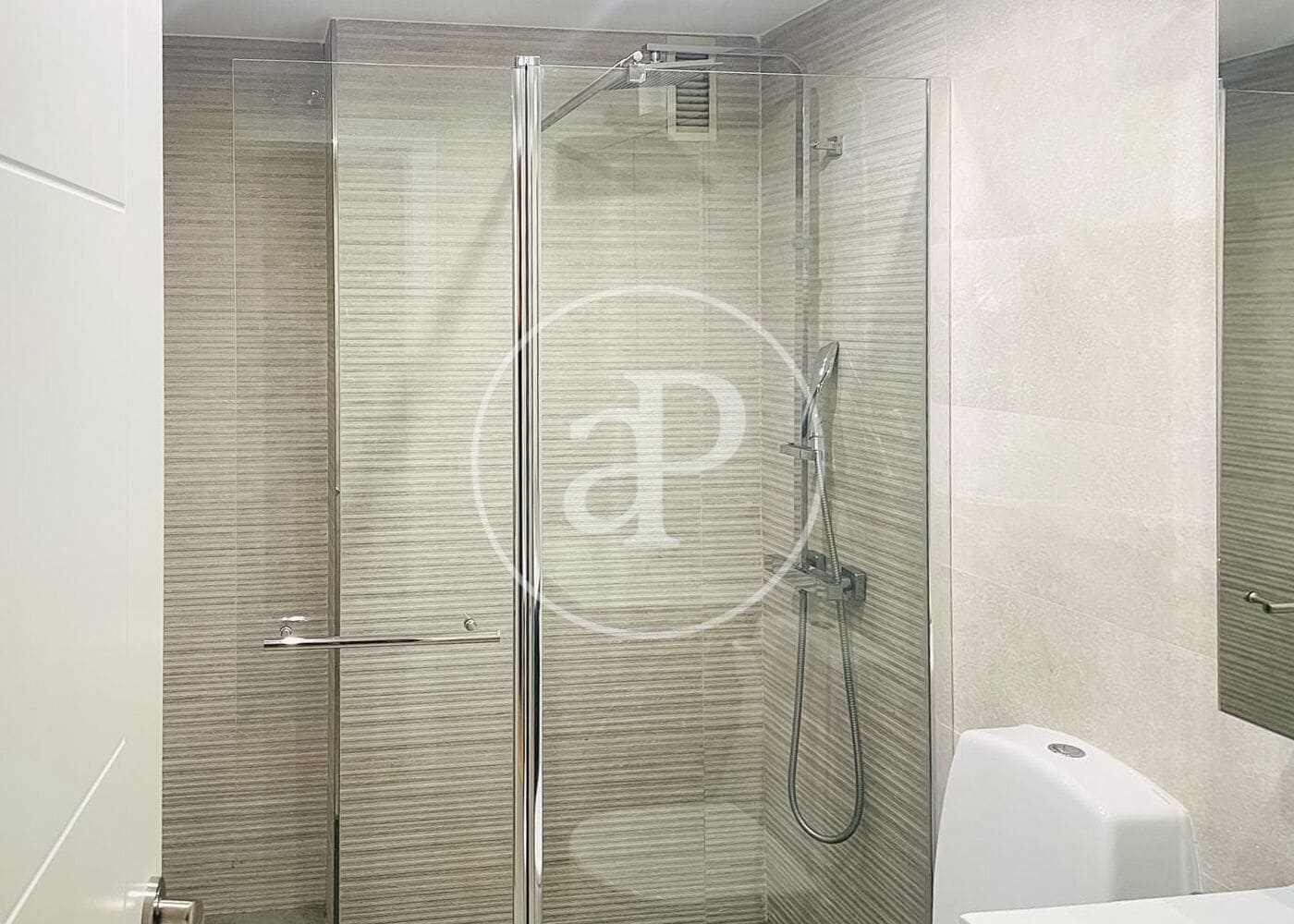 3 sovrum Lägenhet att hyra i Madrid stad med pool - 2 600 € (Ref: 9748076)