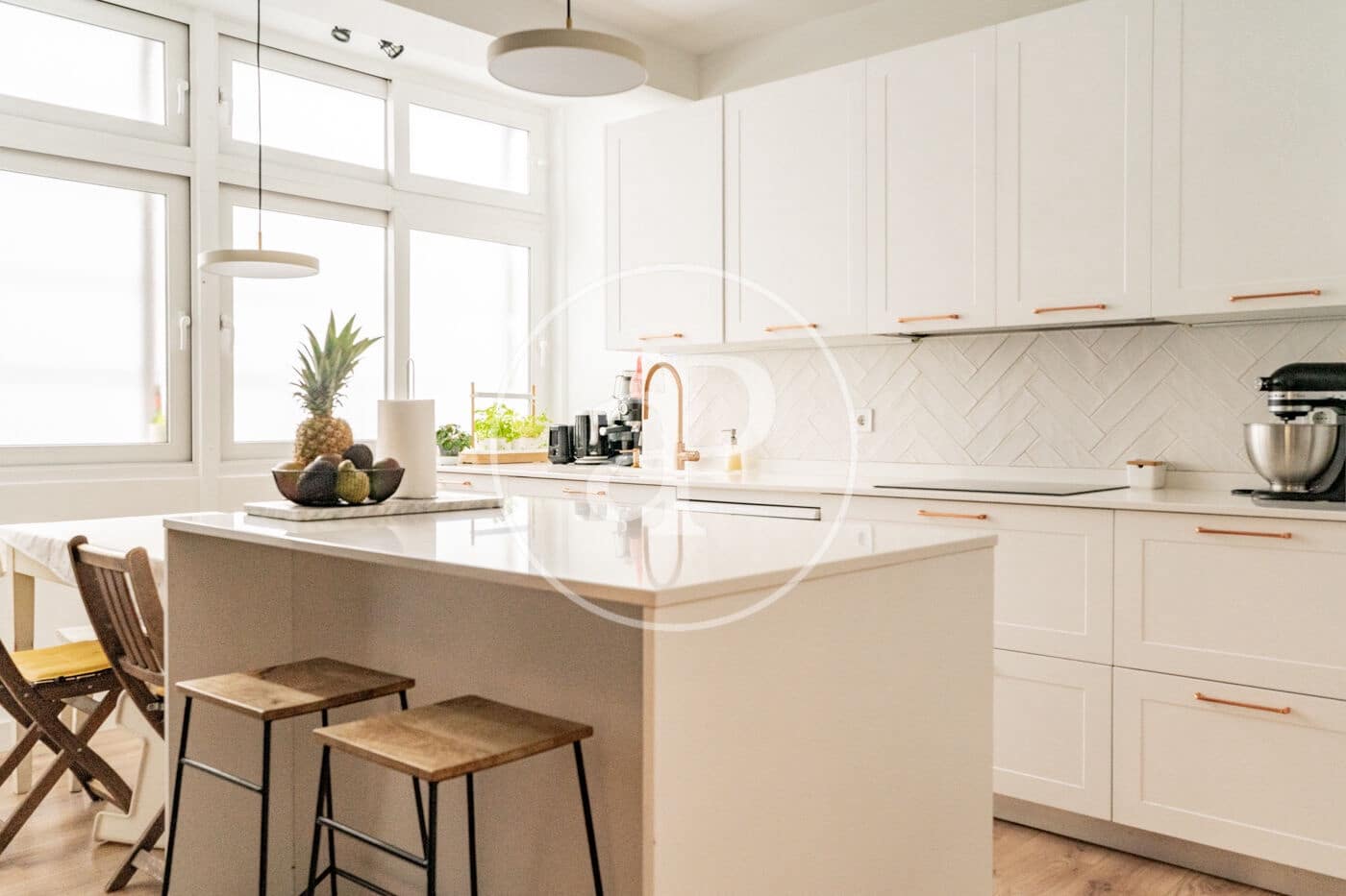 4 soverom Leilighet til leie i Madrid by med svømmebasseng - € 4 000 (Ref: 9752040)