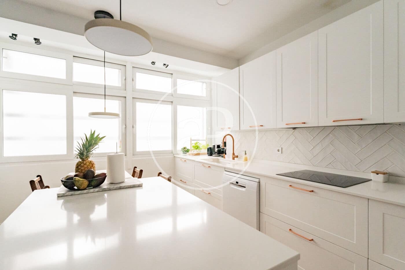 4 soverom Leilighet til leie i Madrid by med svømmebasseng - € 4 000 (Ref: 9752040)