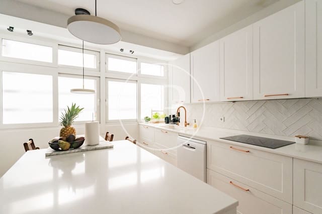 4 sovrum Lägenhet att hyra i Nueva España, Madrid stad med pool - 4 000 € (Ref: 9752040)