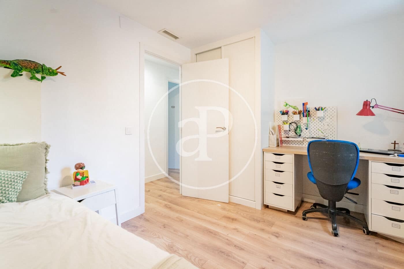 4 soverom Leilighet til leie i Madrid by med svømmebasseng - € 4 000 (Ref: 9752040)