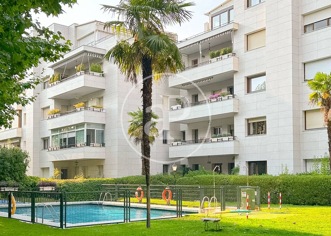 4 soverom Leilighet til leie i Madrid by med svømmebasseng - € 4 000 (Ref: 9752040)