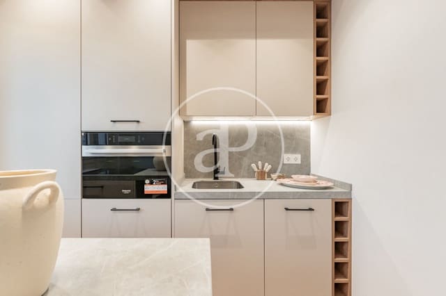 1 soveværelse Lejlighed til leje i Universidad, Madrid by - € 1.700 (Ref: 9752042)