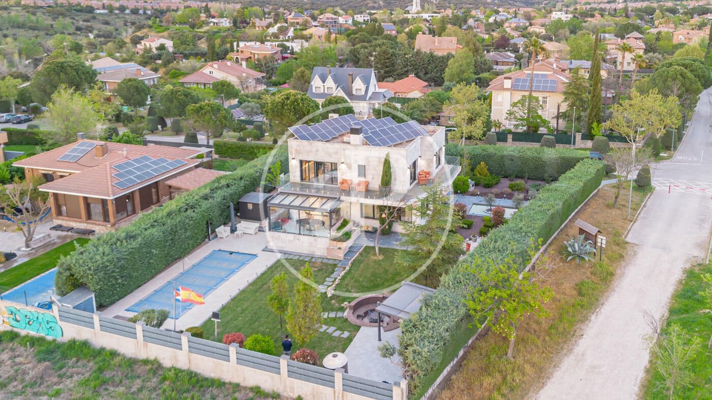 3 bedroom Villa for sale in Las Rozas de Madrid with pool - € 1,850,000 (Ref: 9752045)