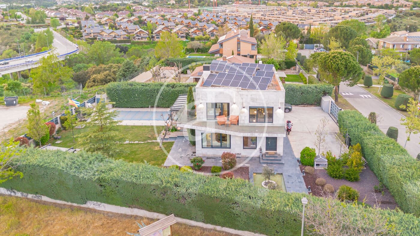 3 bedroom Villa for sale in Las Rozas de Madrid with pool - € 1,850,000 (Ref: 9752045)