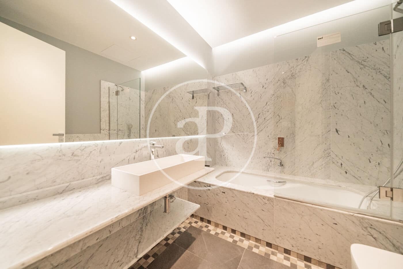 5 makuuhuone Huoneisto vuokrattavana paikassa Madrid kaupunki - 8 000 € (Ref: 9755695)